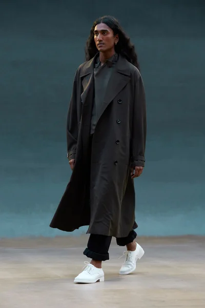 Look 17